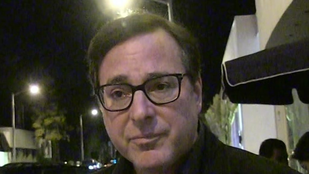 La ferita mortale di Bob Saget potrebbe essere correlata alla sua testiera e la polizia è sicura che non ci sia un gioco sbagliato