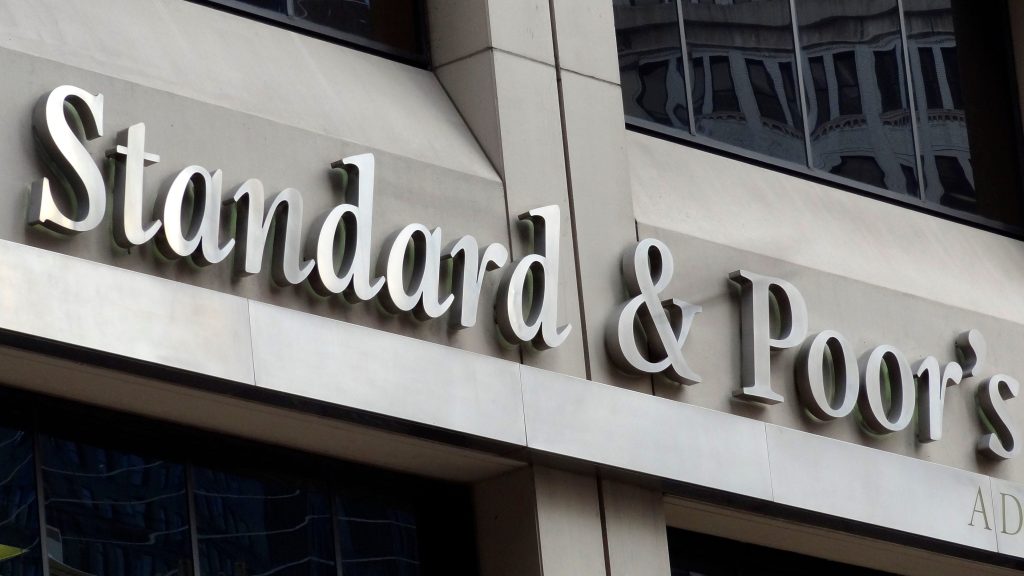 Standard & Poor’s declassa il rating della Russia a spazzatura, Moody’s emette un avviso di spam