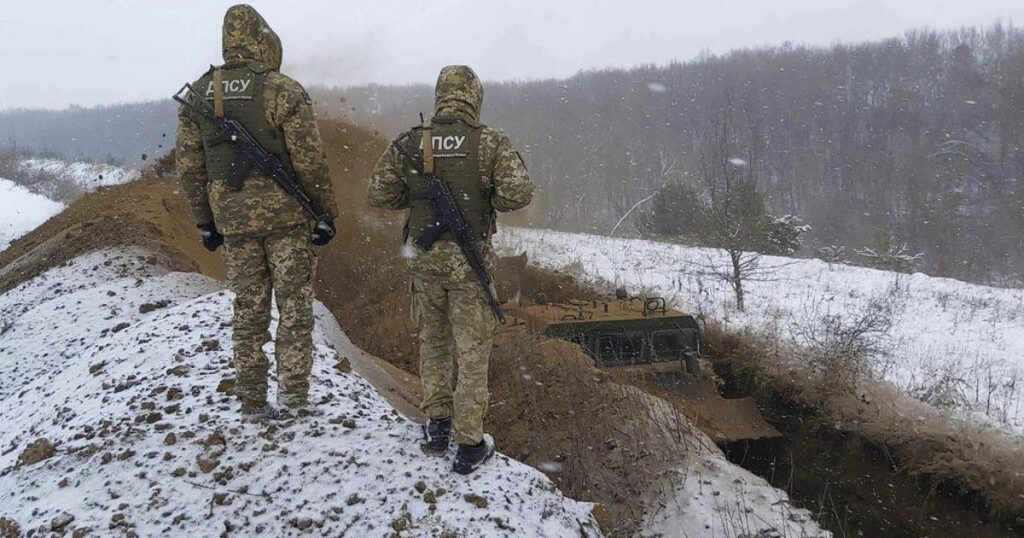 Nuovi dettagli sul piano “falsa bandiera” della Russia spingono gli Stati Uniti a prepararsi al peggio in Ucraina